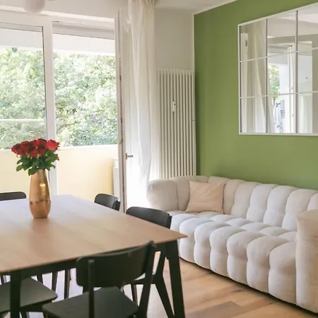 Nuovo Bianco Appena Ristrutturato Apartment *