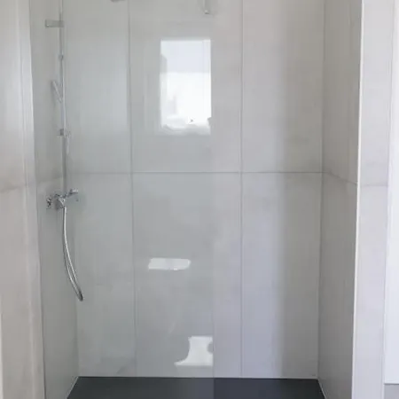 Nuovo Bianco Appena Ristrutturato Wenecja