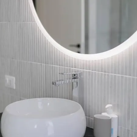 Nuovo Bianco Appena Ristrutturato Wenecja