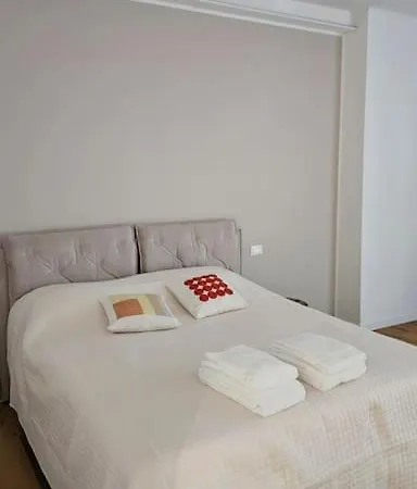 Nuovo Bianco Appena Ristrutturato Wenecja