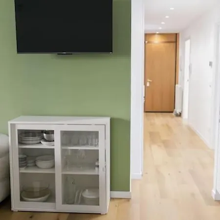 Nuovo Bianco Appena Ristrutturato Apartament *