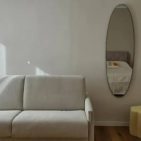 Nuovo Bianco Appena Ristrutturato