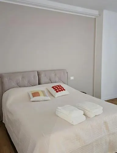 Nuovo Bianco Appena Ristrutturato Venise