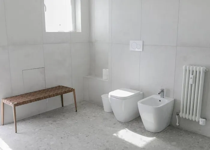 Nuovo Bianco Appena Ristrutturato Venise