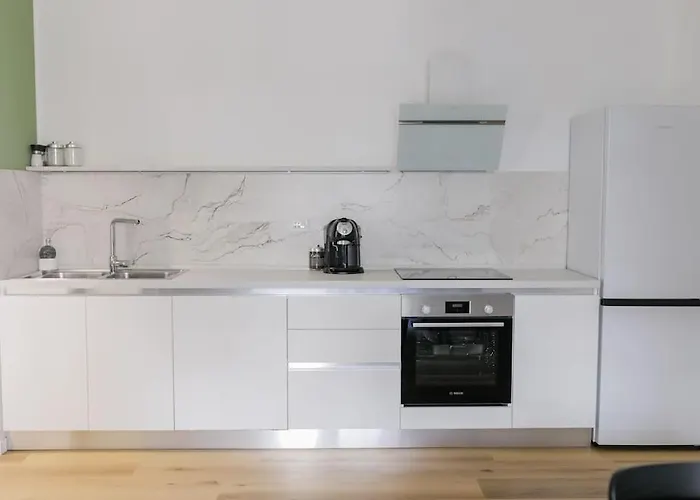 Nuovo Bianco Appena Ristrutturato Appartement *