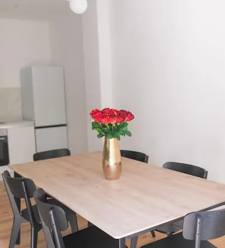 Nuovo Bianco Appena Ristrutturato Appartement